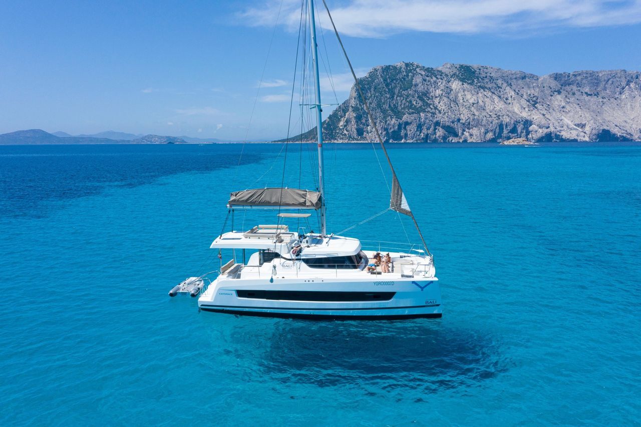 omega-yacht